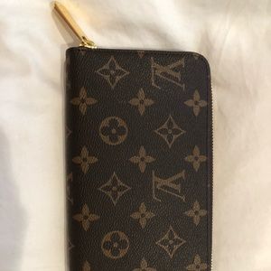 Louis Vuitton Monogram Zippy Wallet